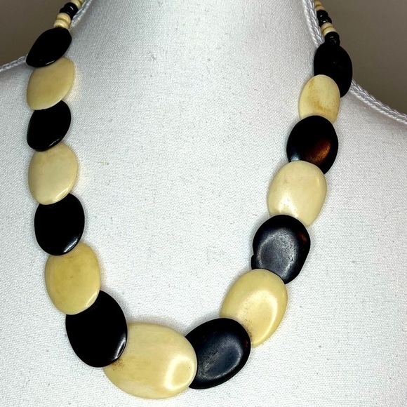 ⭐️ Costume Jewelry necklace- #3 - Picture 2 of 5